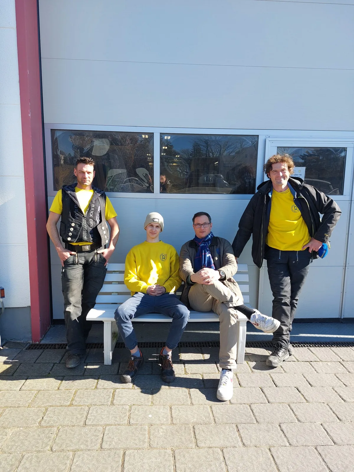 Team und Praktikant von Rohrgerüstbau Pronin auf der Baustelle in Hamburg